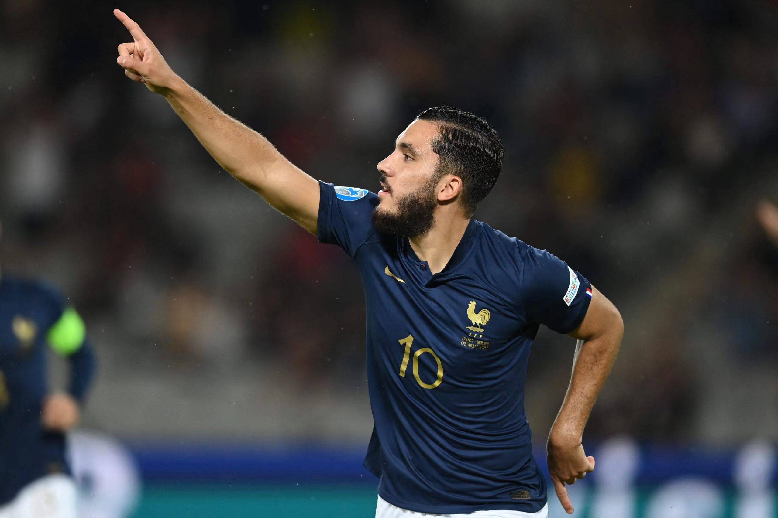 巴西足球神童再次展现绝技！的简单介绍